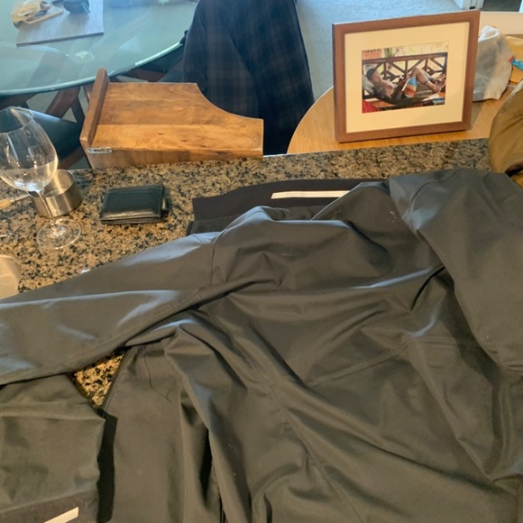 Arc’teryx running/light hike jacket - Picture 3 of 3